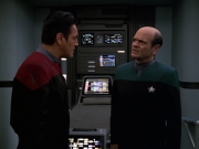 extant_StarTrek_VOY_7x11-Shattered_0915.jpg