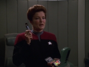 extant_StarTrek_VOY_7x11-Shattered_1118.jpg