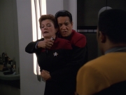extant_StarTrek_VOY_7x11-Shattered_1131.jpg