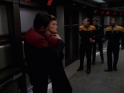 extant_StarTrek_VOY_7x11-Shattered_1176.jpg