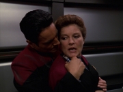 extant_StarTrek_VOY_7x11-Shattered_1183.jpg
