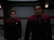 extant_StarTrek_VOY_7x11-Shattered_1219.jpg