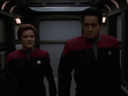 extant_StarTrek_VOY_7x11-Shattered_1221.jpg