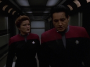extant_StarTrek_VOY_7x11-Shattered_1231.jpg