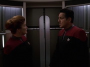 extant_StarTrek_VOY_7x11-Shattered_1237.jpg