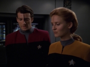 extant_StarTrek_VOY_7x11-Shattered_1457.jpg