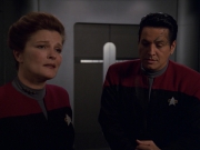 extant_StarTrek_VOY_7x11-Shattered_1465.jpg