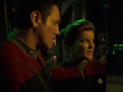 extant_StarTrek_VOY_7x11-Shattered_1691.jpg