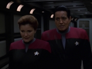 extant_StarTrek_VOY_7x11-Shattered_1733.jpg