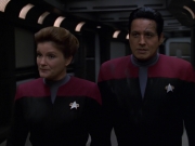 extant_StarTrek_VOY_7x11-Shattered_1734.jpg