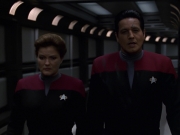 extant_StarTrek_VOY_7x11-Shattered_1738.jpg