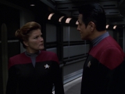 extant_StarTrek_VOY_7x11-Shattered_1747.jpg