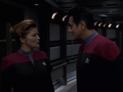 extant_StarTrek_VOY_7x11-Shattered_1779.jpg