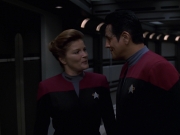 extant_StarTrek_VOY_7x11-Shattered_1782.jpg