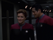 extant_StarTrek_VOY_7x11-Shattered_1783.jpg
