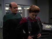 extant_StarTrek_VOY_7x11-Shattered_1797.jpg