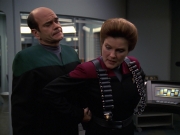 extant_StarTrek_VOY_7x11-Shattered_1798.jpg