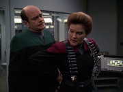 extant_StarTrek_VOY_7x11-Shattered_1799.jpg