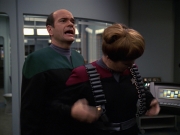 extant_StarTrek_VOY_7x11-Shattered_1805.jpg