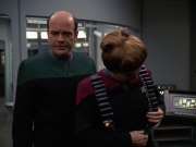 extant_StarTrek_VOY_7x11-Shattered_1807.jpg