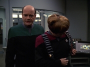 extant_StarTrek_VOY_7x11-Shattered_1808.jpg