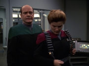 extant_StarTrek_VOY_7x11-Shattered_1809.jpg
