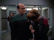 extant_StarTrek_VOY_7x11-Shattered_1819.jpg