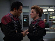 extant_StarTrek_VOY_7x11-Shattered_1850.jpg