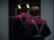 extant_StarTrek_VOY_7x11-Shattered_1891.jpg