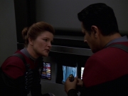 extant_StarTrek_VOY_7x11-Shattered_1913.jpg
