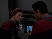 extant_StarTrek_VOY_7x11-Shattered_1914.jpg