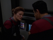 extant_StarTrek_VOY_7x11-Shattered_1916.jpg