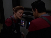 extant_StarTrek_VOY_7x11-Shattered_1917.jpg