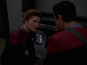 extant_StarTrek_VOY_7x11-Shattered_1918.jpg