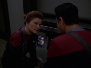 extant_StarTrek_VOY_7x11-Shattered_1919.jpg