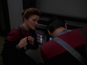 extant_StarTrek_VOY_7x11-Shattered_1944.jpg