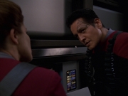 extant_StarTrek_VOY_7x11-Shattered_1952.jpg
