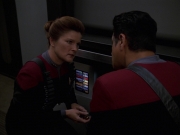 extant_StarTrek_VOY_7x11-Shattered_1956.jpg