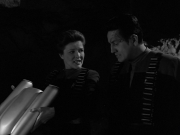 extant_StarTrek_VOY_7x11-Shattered_2046.jpg