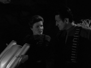 extant_StarTrek_VOY_7x11-Shattered_2047.jpg