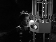 extant_StarTrek_VOY_7x11-Shattered_2063.jpg