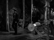 extant_StarTrek_VOY_7x11-Shattered_2079.jpg