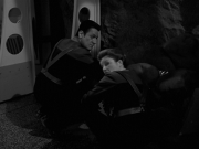 extant_StarTrek_VOY_7x11-Shattered_2100.jpg