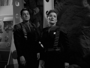 extant_StarTrek_VOY_7x11-Shattered_2105.jpg