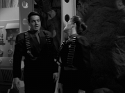 extant_StarTrek_VOY_7x11-Shattered_2106.jpg