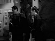 extant_StarTrek_VOY_7x11-Shattered_2108.jpg