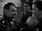 extant_StarTrek_VOY_7x11-Shattered_2154.jpg