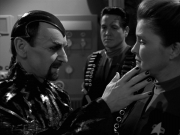 extant_StarTrek_VOY_7x11-Shattered_2155.jpg