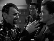 extant_StarTrek_VOY_7x11-Shattered_2161.jpg