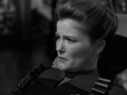 extant_StarTrek_VOY_7x11-Shattered_2216.jpg